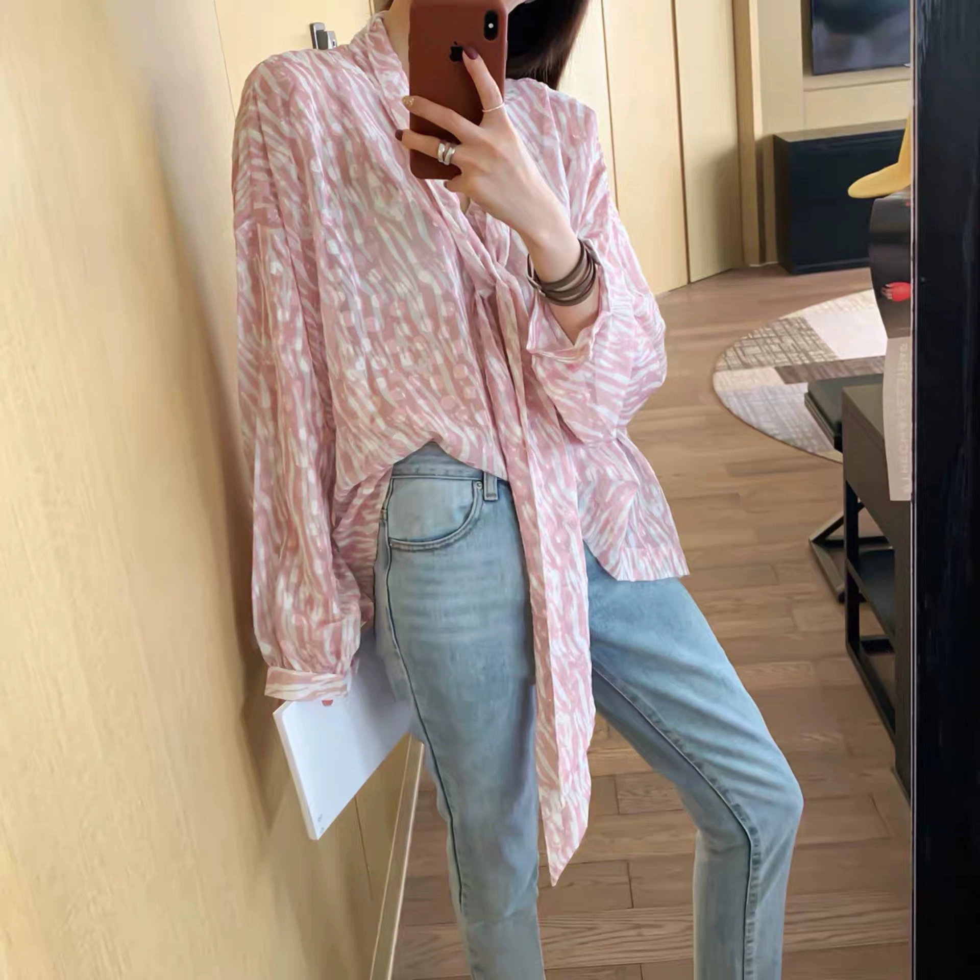 Весенняя новая женская одежда Дизайн Sense Возрастная шифоновая рубашка Солнцезащитный крем