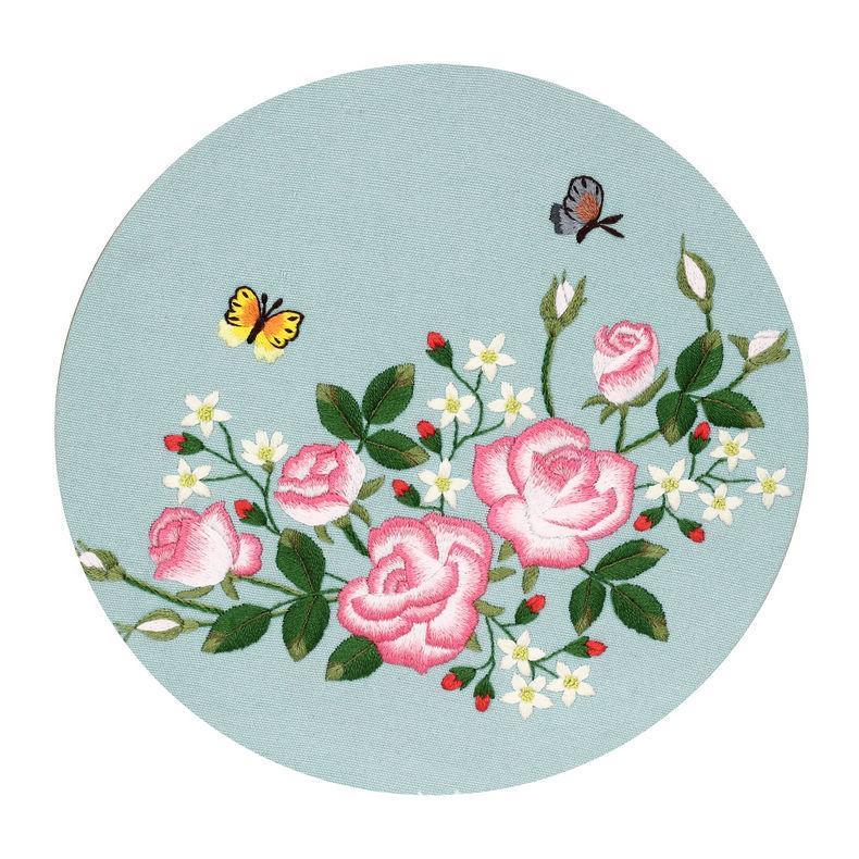 Rosa y blanco rosa DIY bordado hecho a mano paquete de material auto-bordado europeo flores y plantas kit costura traje ventas directas de la fábrica