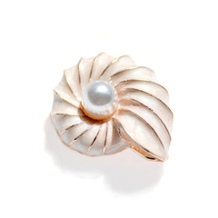 Elegant Oil-Painted Enamel Retro Brooch with Exquisite Seashell and Pearl, Personalized Fashion Accessory, Brooch Flower