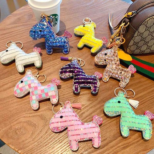 Korean cute diamond-studded pony keychain for women, creative car keychain, fashionable bag hook, gift wholesale