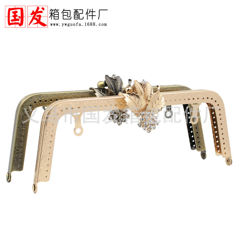 20% de descuento: 20cm trapezoidal en relieve de cuatro hojas de diamante oro accesorios de bolsas de diamantes DIY hechos a mano