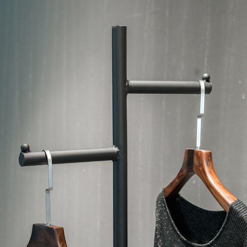 Ironmongery clothing store window hanger, wardrobe display rack, floor-standing single-pole clothing rack for men and women, hanging shelf