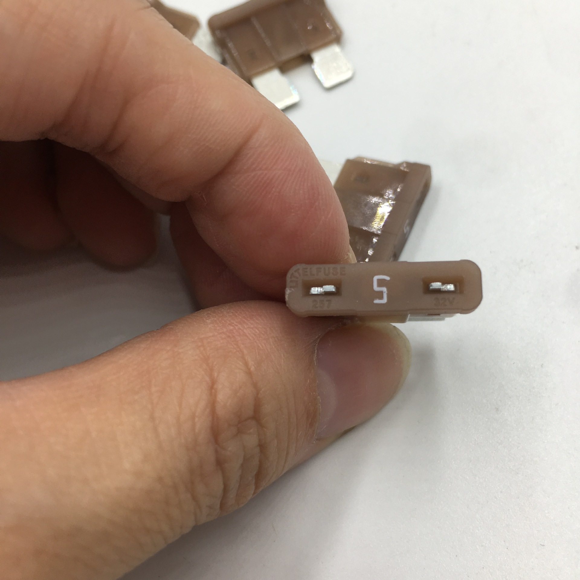 直插保险丝0287005.PXCN 车用保险丝5A 32V 287中号 力特现货代理