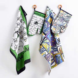 出口新西兰吸水性好的印花茶巾隔热效果好的微波炉手套来图定制