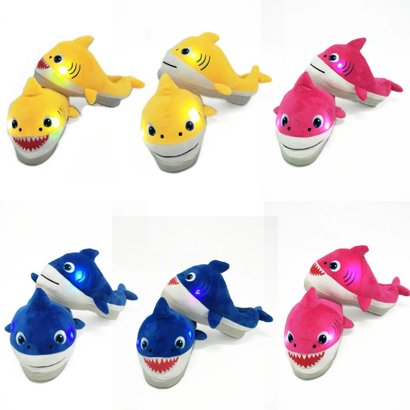 Детские хлопковые тапочки в виде акулы со световыми и музыкальными эффектами, которые умеют петь и светиться, плюшевые тапочки-игрушки для родителей и детей