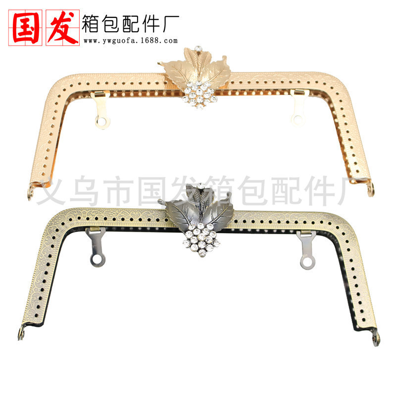 20% de descuento: 20cm trapezoidal en relieve de cuatro hojas de diamante oro accesorios de bolsas de diamantes DIY hechos a mano