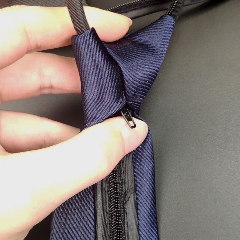 Fábrica directa negro y rojo poliéster seda nudo-libre sarga hombres corbata 8cm perezoso color sólido cremallera corbata al por mayor