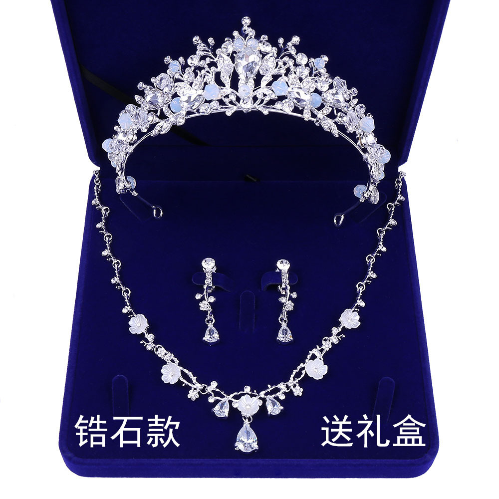 Pendant for bride drop-shaped with zircon