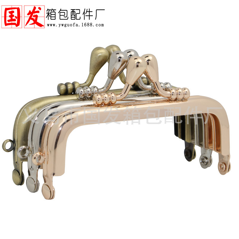 Nuevo en stock: 8.5cm cuadrado brillante sin agujeros piezas de automóvil cabeza de brote de oro cabeza de viscosidad bolso hardware