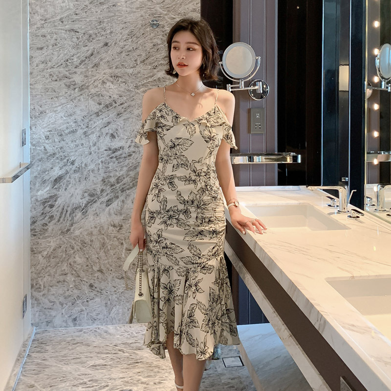 Đầm hoa nữ cổ yếm sen trễ vai gợi cảm — Màu Đen Mơ