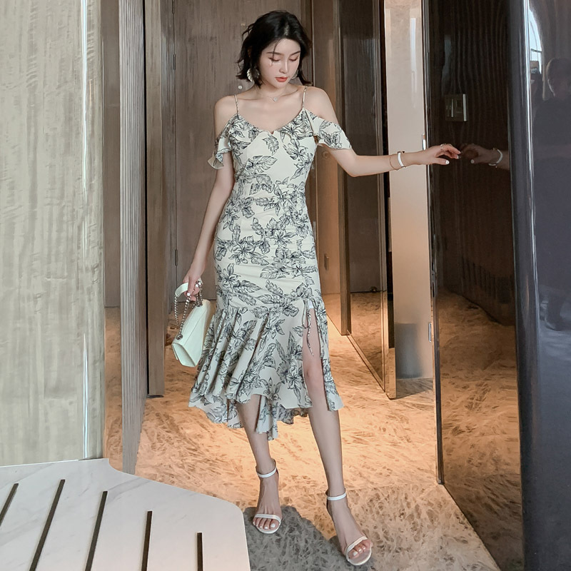 Đầm hoa nữ cổ yếm sen trễ vai gợi cảm — Màu Đen Mơ