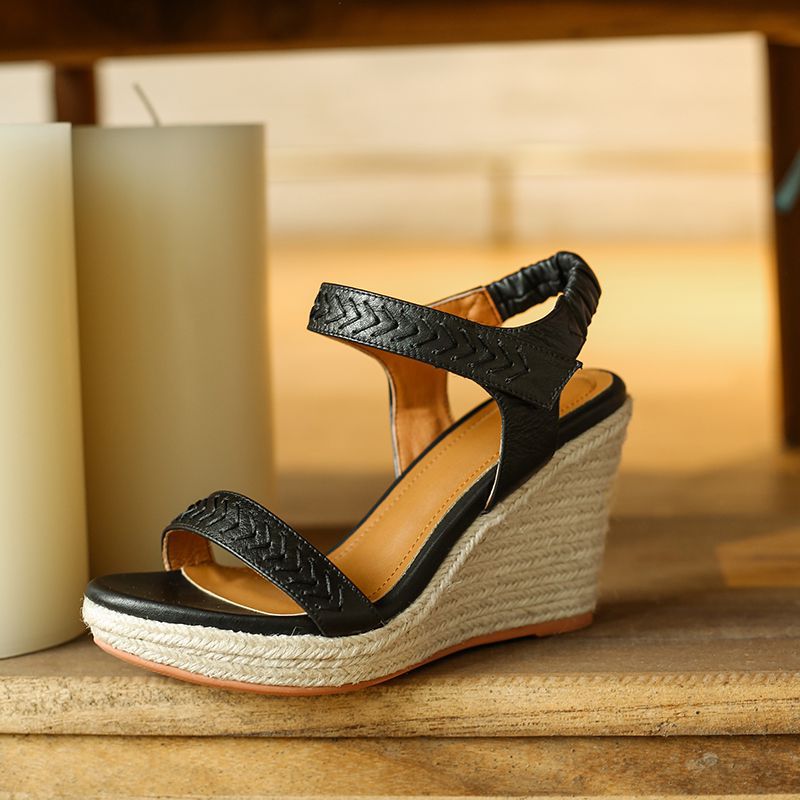 Sandal nữ đế xuồng dệt rơm da bò quai ngang khóa chữ — Màu nâu