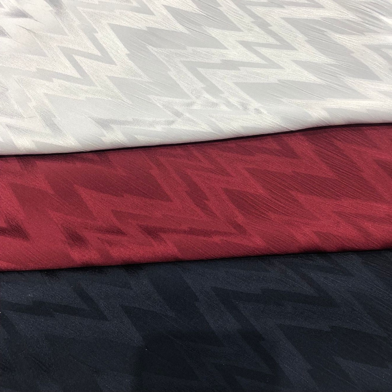 仿真丝提花染色布 舞台装休闲春夏服装服饰衬衫面料 多色现货供应