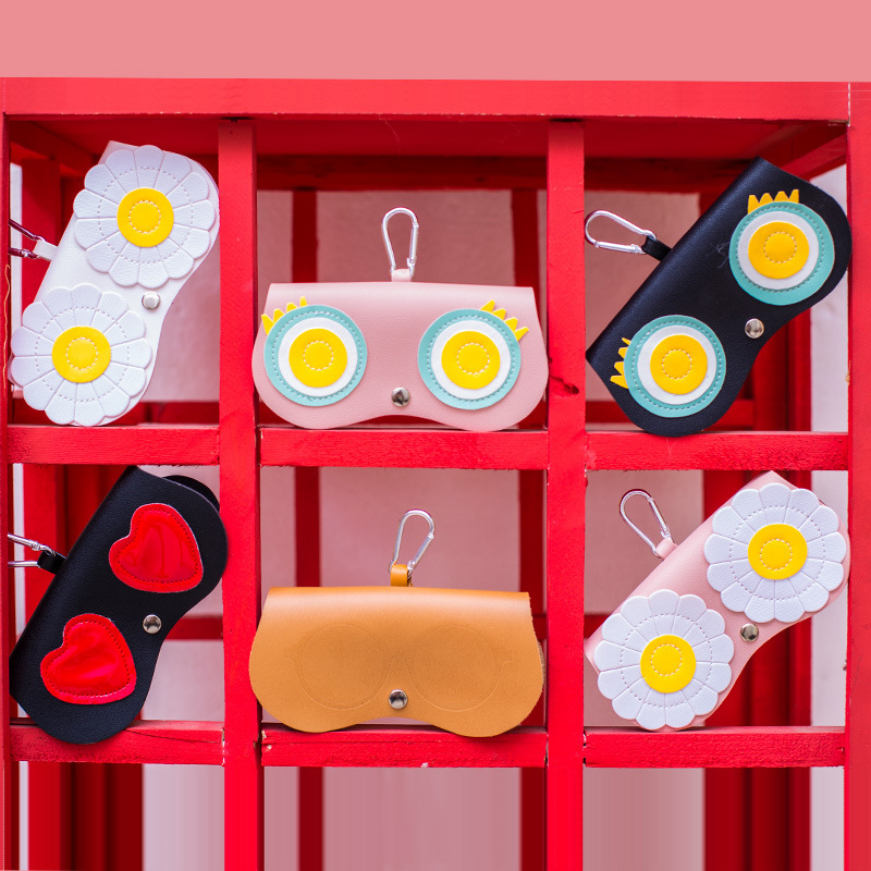 Glasses bag sunglasses bag hanging glasses bag ins super popular sunglasses clip portable fashion cartoon glasses case sunglasses cover