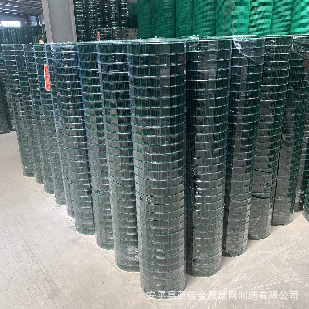 山西荷兰网1.5米铁丝网 亚佳5cm孔浸塑围栏网 88斤硬塑圈山防护网