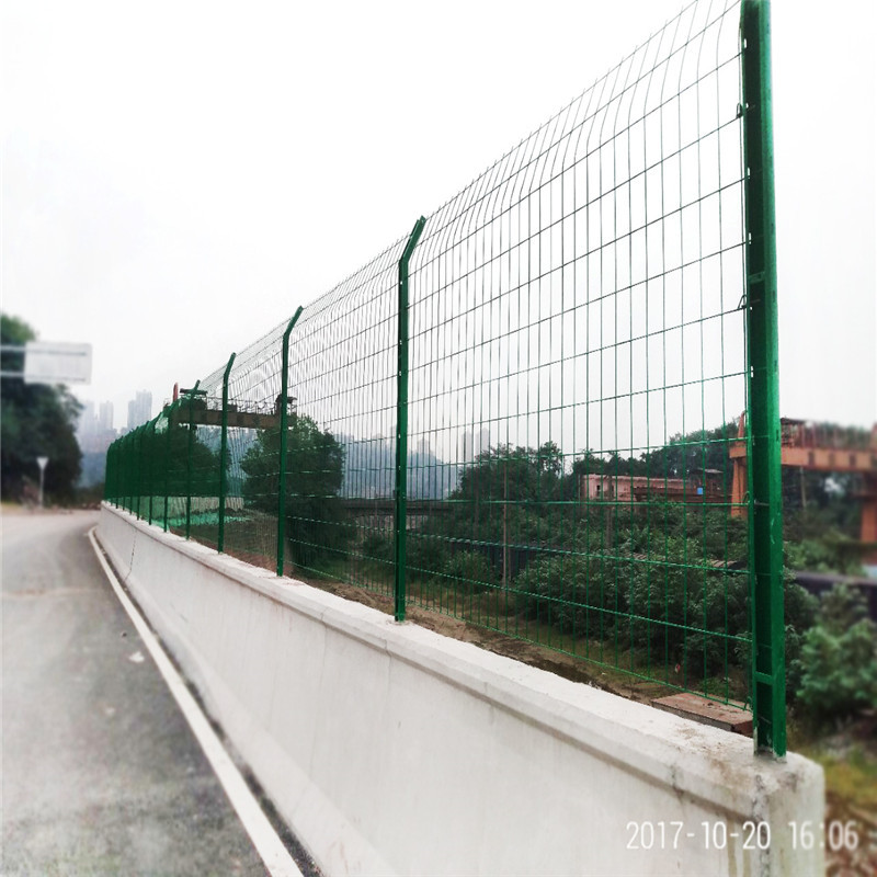 焊接网防抛网  边框角钢防抛网 钢板网防落网  1.5*2m 工厂自营