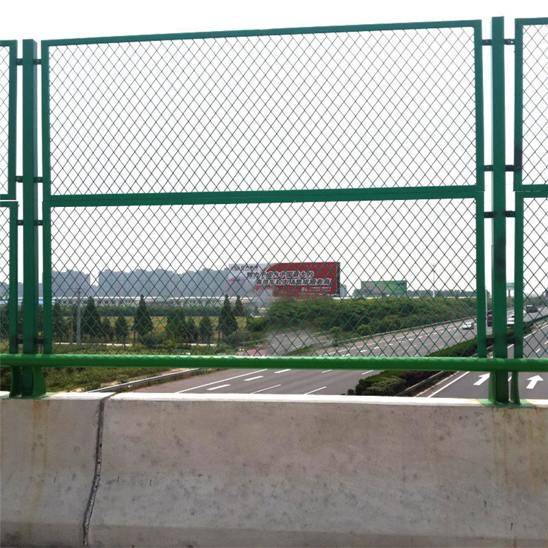 桥梁隔离防抛网 草绿色铁丝围栏网方孔围栏防抛网【 工厂自营】