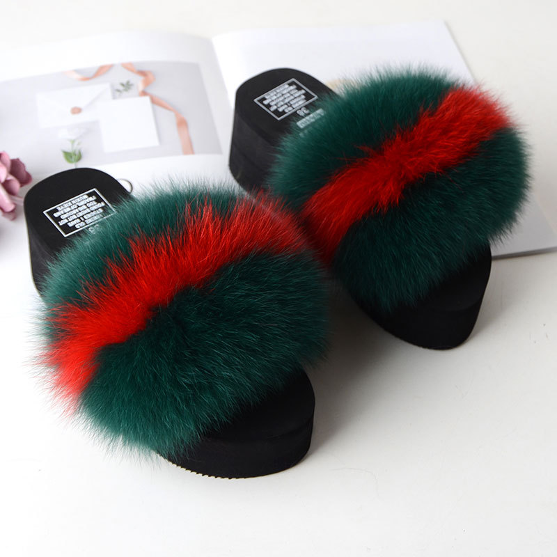 진한 녹색과 빨간색