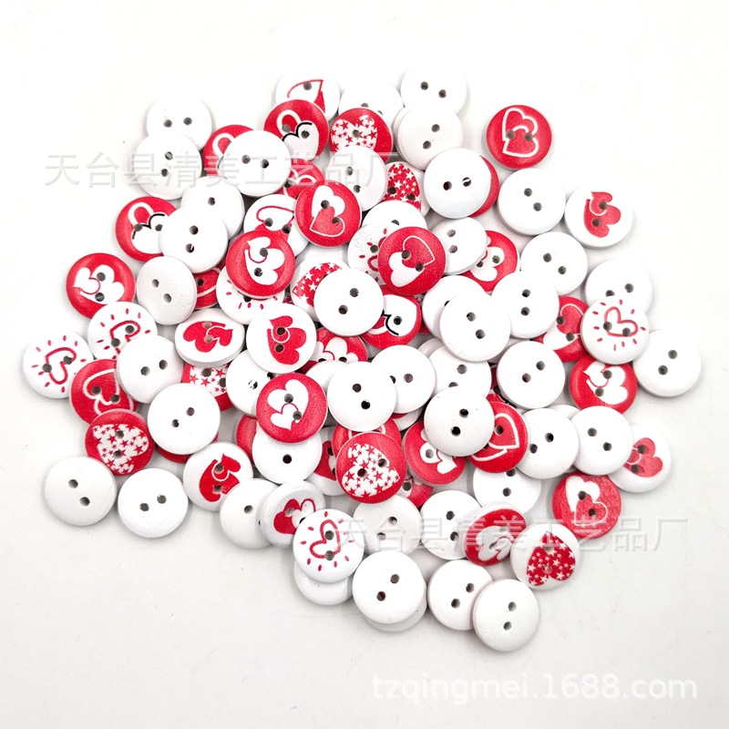 Botón de pan de corazón rojo de fondo blanco de 15mm Botón de madera de corazón rojo de fondo blanco de bricolaje 100 piezas por paquete