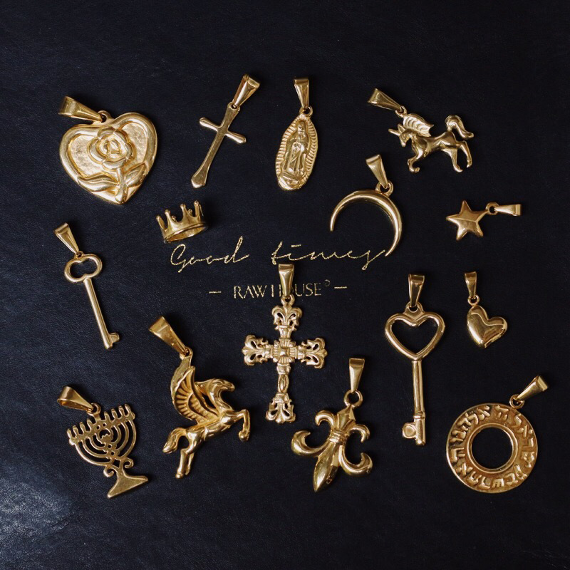 Single pendant European and American unicorn Pegasus Crescent Rose does not fade five-pointed star titanium steel gold-plated color factory goods