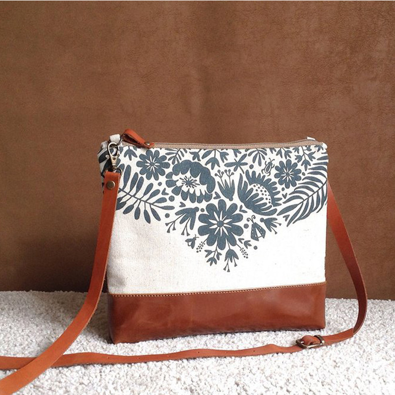 单肩斜跨帆布化妆包拼接皮革洗漱包日用品袋自意logo