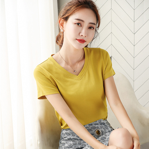Solid color white base body-friendly T-shirt