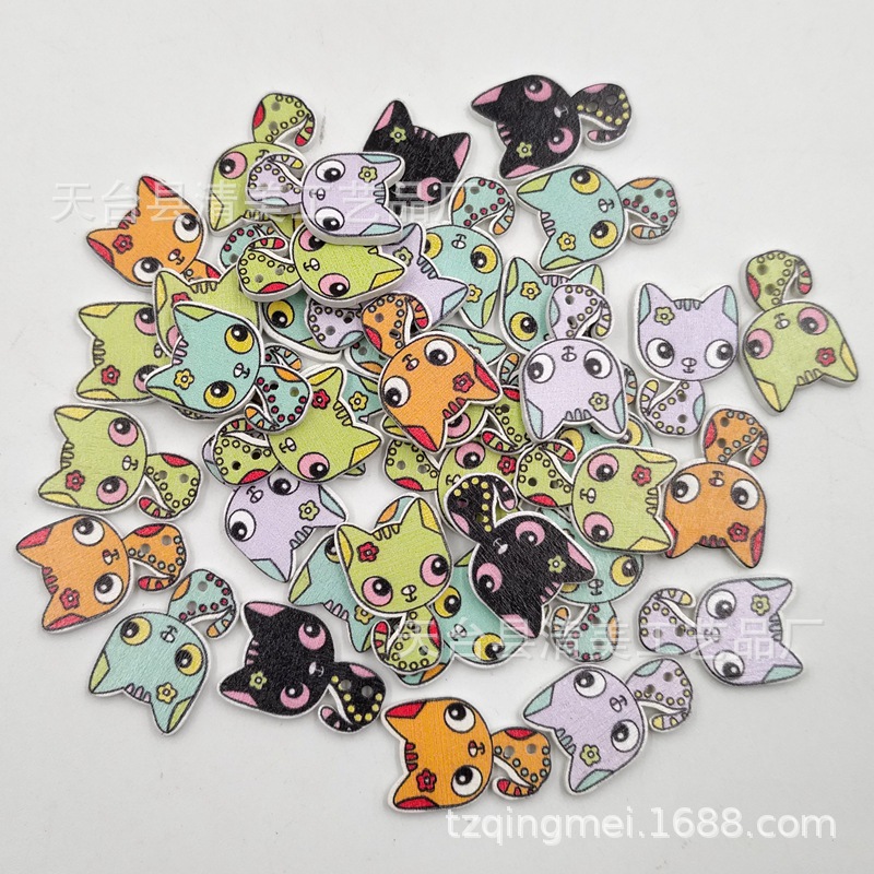Botones de dibujos animados de madera de fondo blanco con forma de gato botones de dibujos animados de madera de bricolaje 50 pc/paquete