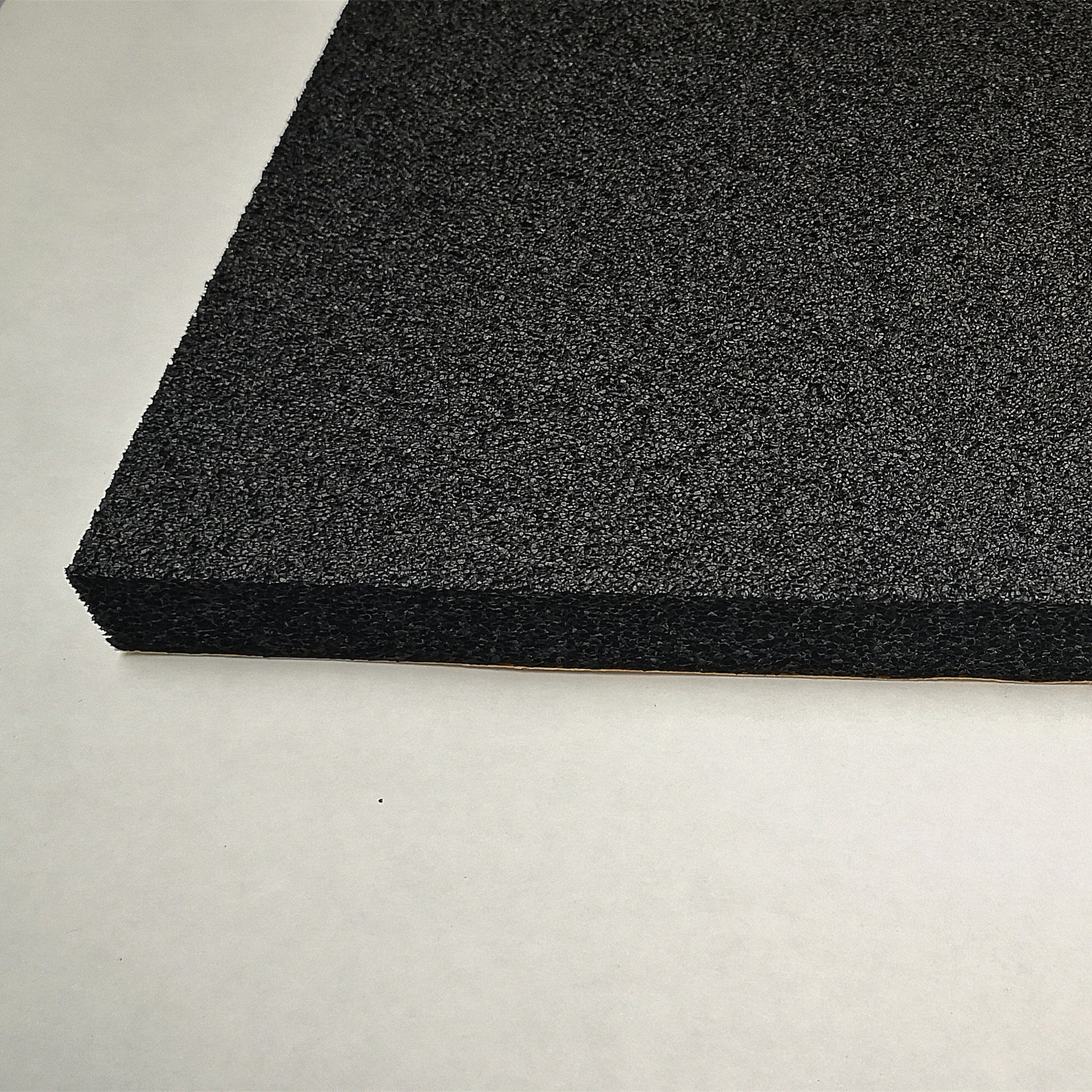 NBR橡塑隔音保温板 单面皮自粘 自粘保温条 自粘卷材