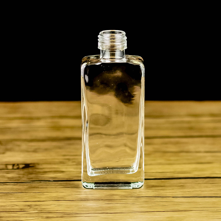 高档制作100ml螺纹口方形透明玻璃瓶 厂家生产供应二两装小白酒瓶