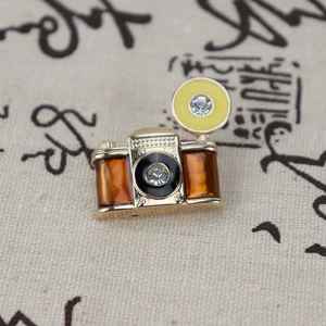 Cross-Border Popular Retro Enamel Diamond Camera Camera Brooch Corsage Metal Badge Fashion