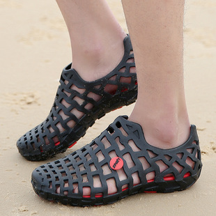 2023 Summer cross-border couple hole shoes hollow breathable sandals beach slip-on personality women's sandals wholesale