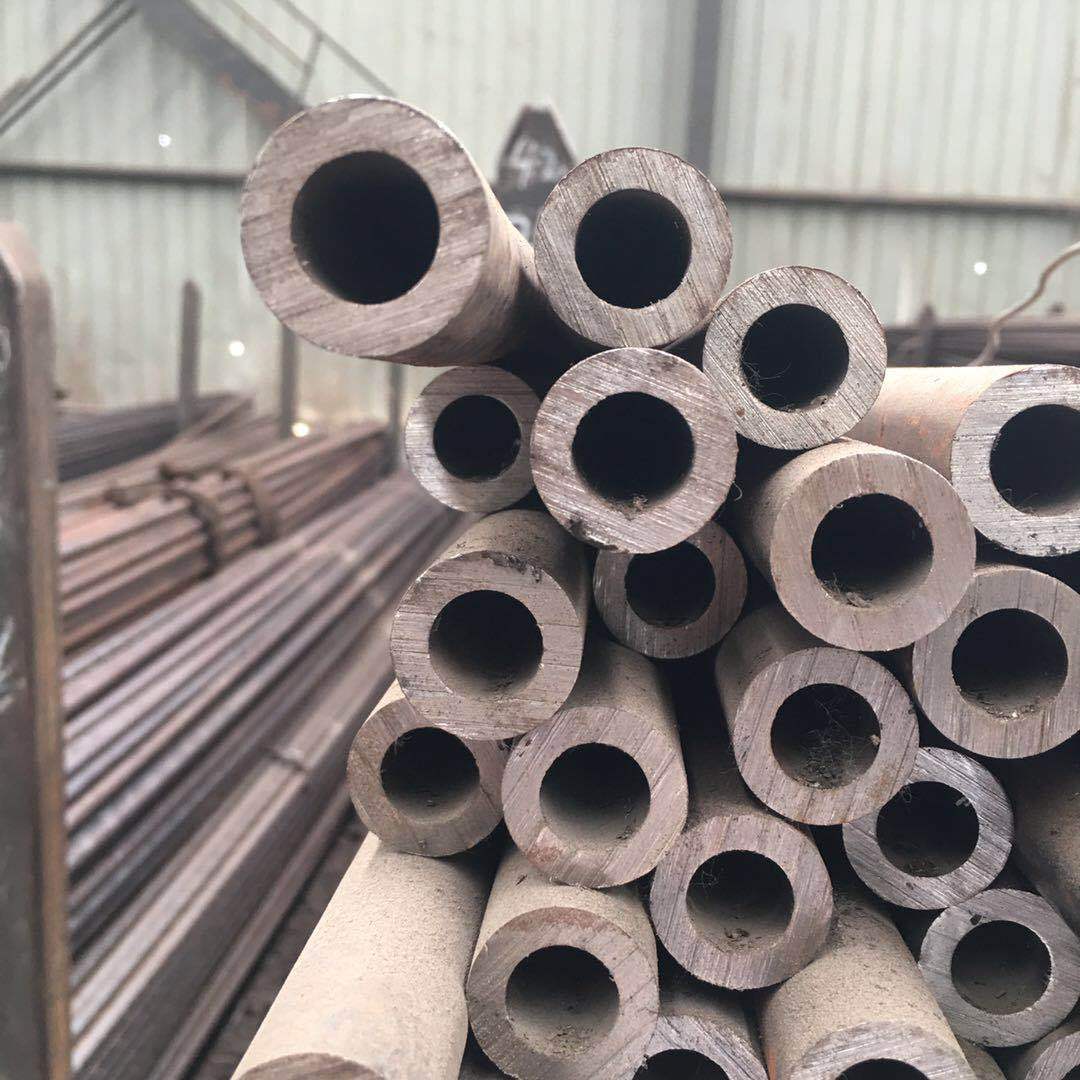 无缝钢管徐州多少钱一吨规格325*10热轧45#钢花管圆管