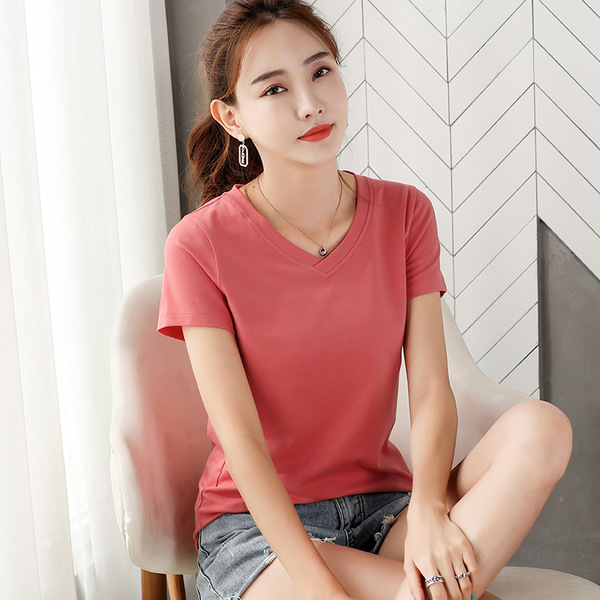 Solid color white base body-friendly T-shirt