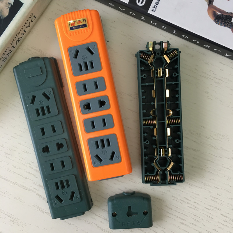 青底黄色外包18孔 加厚铜片弹环大功率抗摔防爆导电性佳插座
