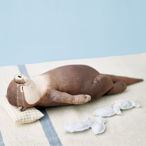 Cute face-up otter bag can be used as a wrist pad, zipper bag, student pen bag, cosmetics lipstick storage bag