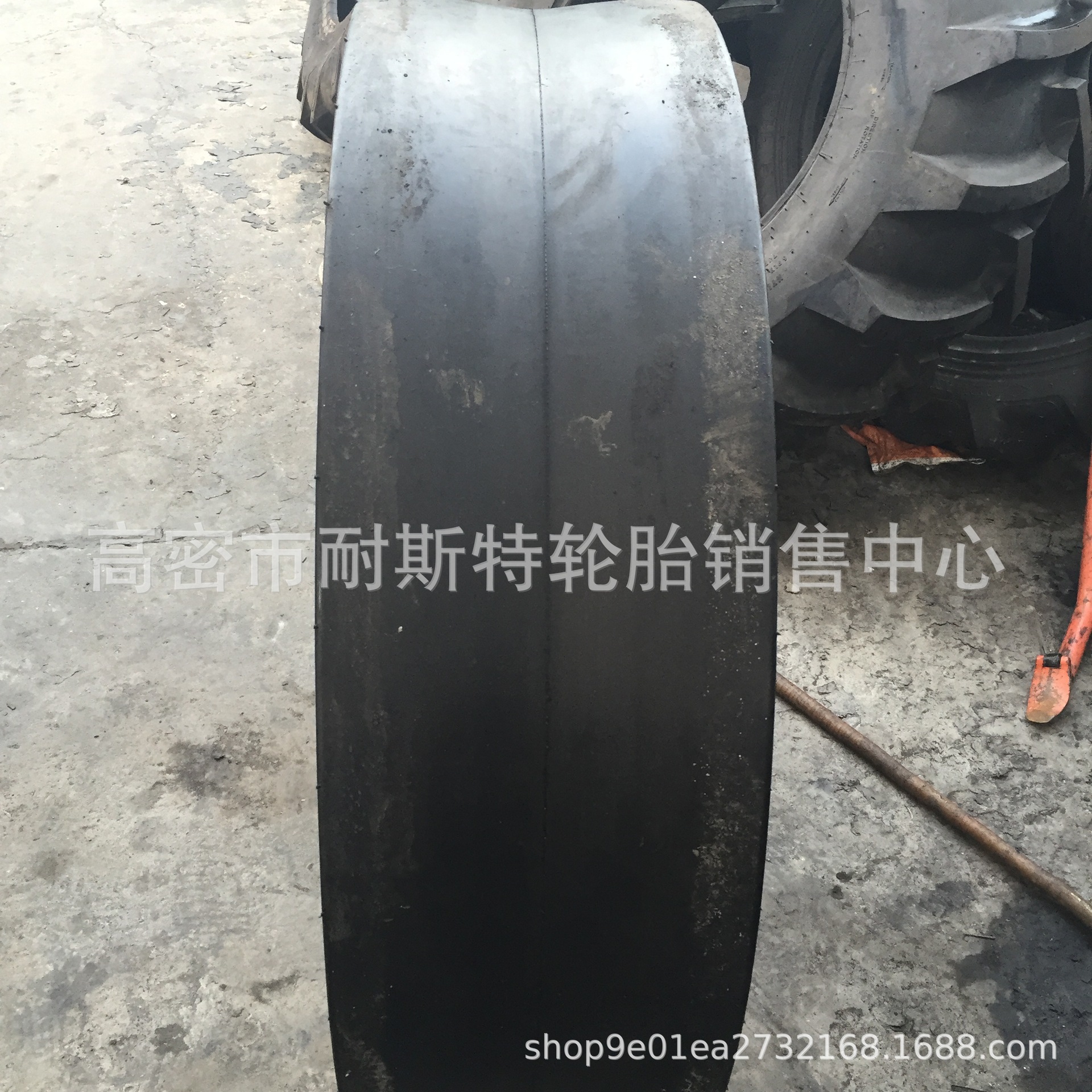 1000-20压路机轮胎