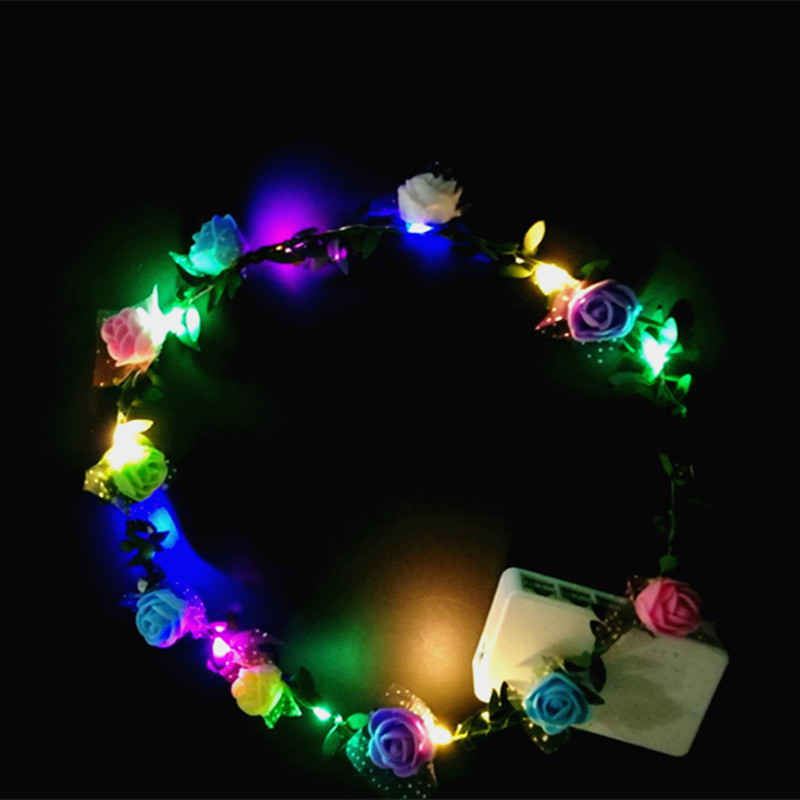 등나무가없는 녹색 잎 플러스 조명 색상