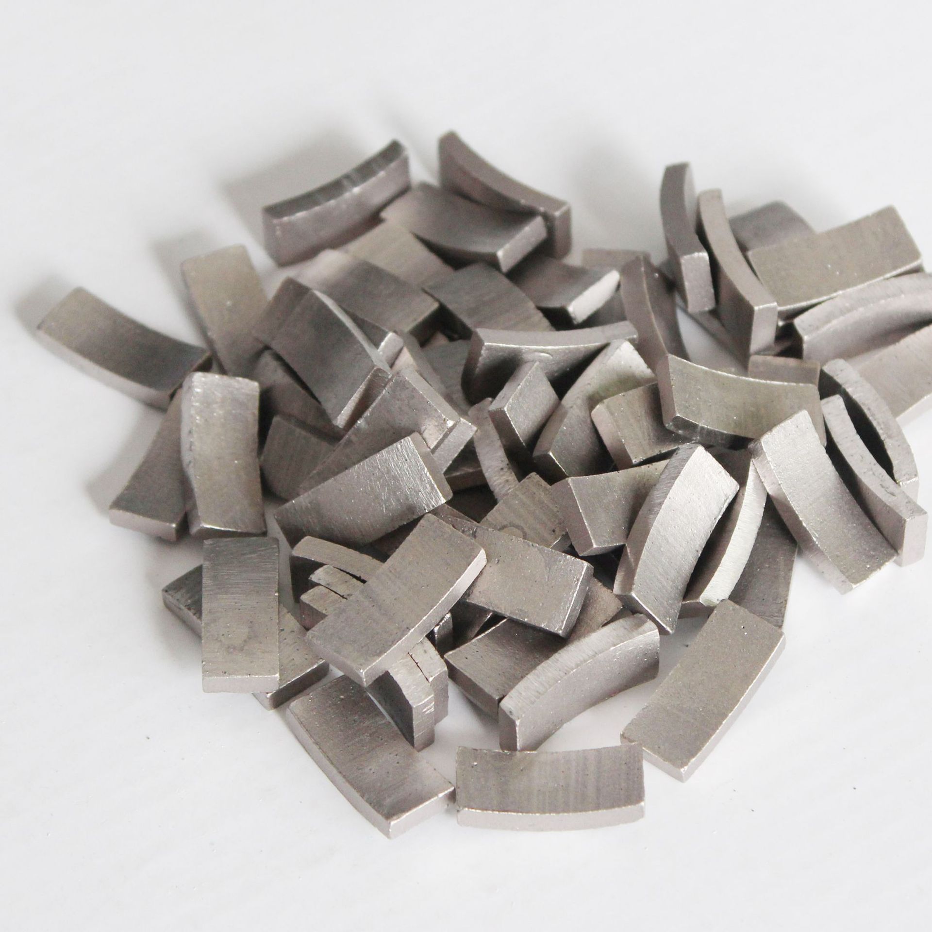 金刚石工程薄壁水钻牙齿烧结焊接钢筋混凝土水钻机开孔波纹齿刀头