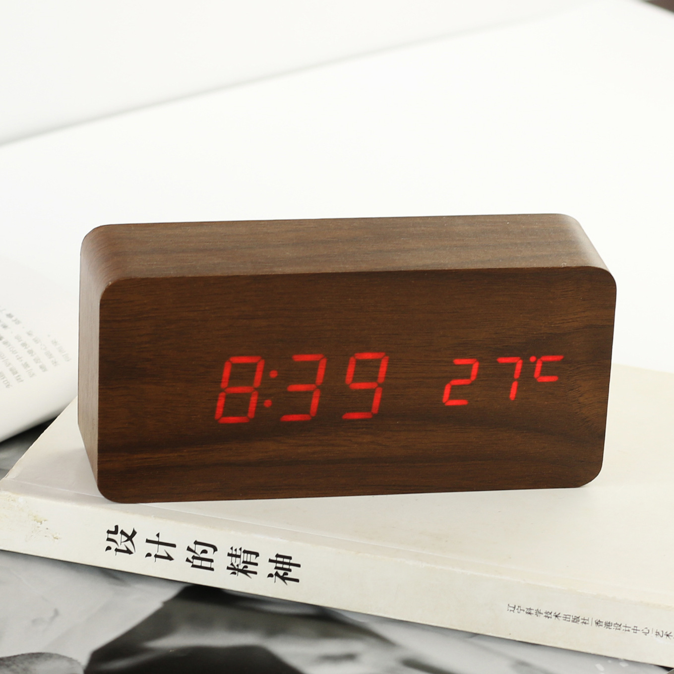 Factory wholesale wooden charging LED alarm clock creative cute electronic clock living room clock gift wholesale