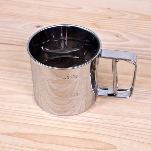 Baking tools semi-automatic single-layer flat bottom flour sifter hand-held flour sifter hand-pressed flour sifter promotion