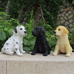 よく売れている客間の樹脂工芸品はラブラドールの斑点の犬のガラスの鋼の偽の犬の庭園の景観の置物をシミュレーションします。