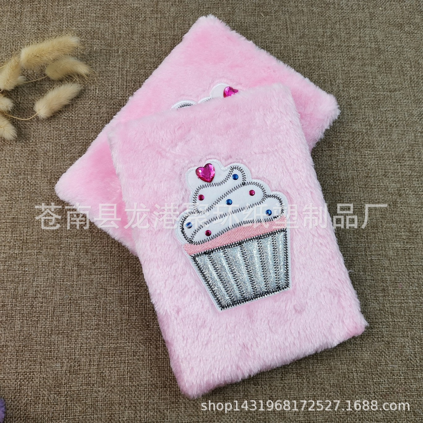 El fabricante se especializa en producir el cuaderno de La felpa