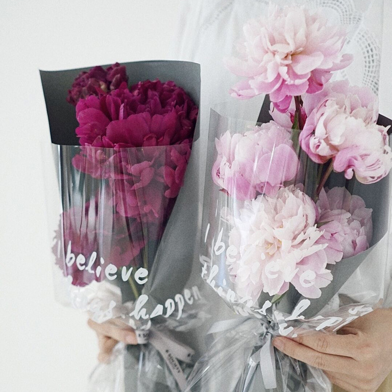 Internet celebridad inglés celofán transparente engrosada papel de embalaje floral impermeable Flor de regalo flor material de embalaje al por mayor