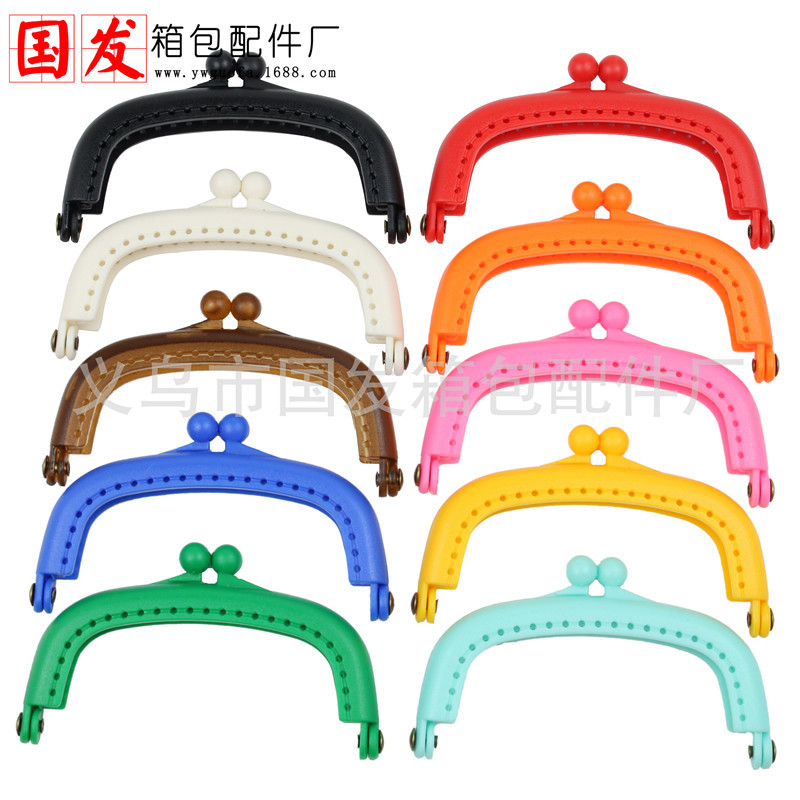 Sin orejas: 8,5 cm boca de plástico arqueada oro agujero de pin color caramelo material de resina accesorios de bolsas diy