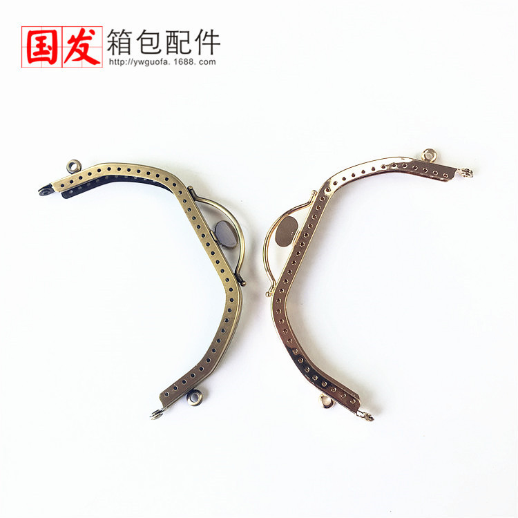 20% de descuento para orejas: 12.5CM arcuado liso pequeño labio boca boca boca boca de hoja de hierro en forma de ventilador de oro