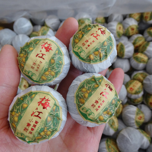 A large amount of wholesale Xinhui specialty small green tangerine tea, sun-dried green peels, small green tangerines, imperial Pu-erh tea leaves are available for dropshipping.