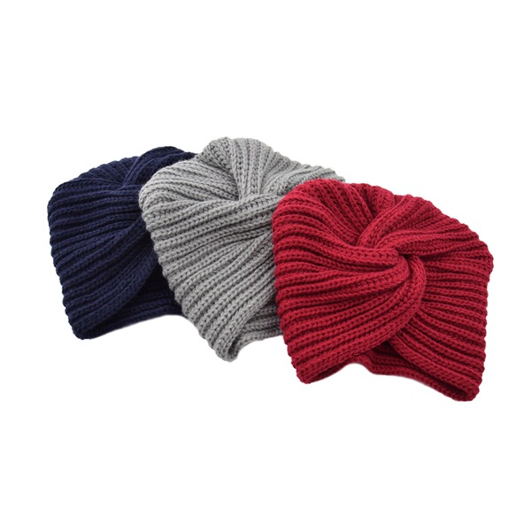Woolen knitted hat made of faux fur