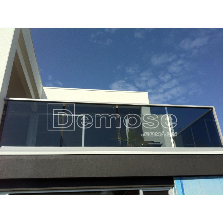 无框玻璃落地别墅护栏 钢化玻璃 铝合金槽 预埋