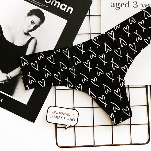 Europa y América Rosa carta amor deportes fitness yoga sin fisuras de seda del hielo sexy ropa interior las mujeres Tanga T Pantalones