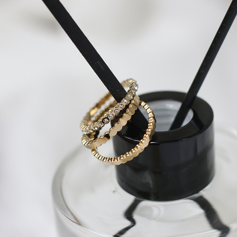 Set di anelli impilabili minimalisti con zirconi per donna_voghion.com